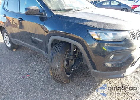 2024 Jeep Compass Latitude 4X4 из США, поврежденный, VIN 3C4NJDBNXRT118334